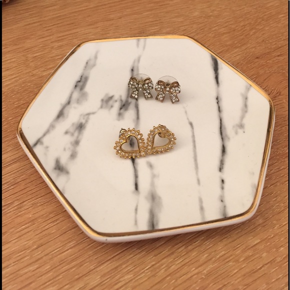 Bundle of earrings from Buckle - Picture 5 of 11